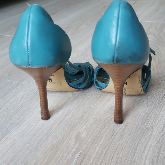 Heels - Picture 4 of 5